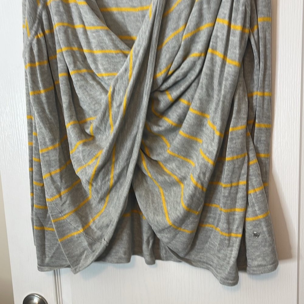 Lululemon Twist and Wrap Top Gray and Yellow Stripe Size 8 - Picture 3 of 11